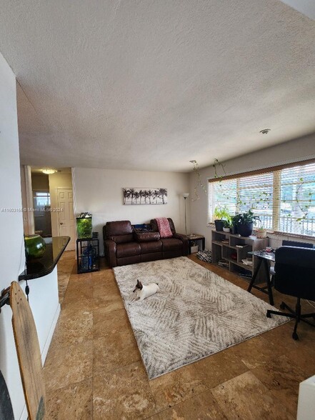 Primary Photo - 7315 Byron Ave