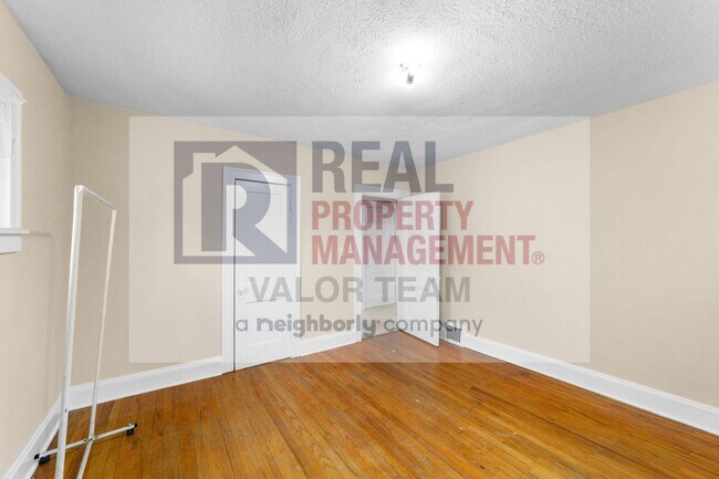 Building Photo - Beautifully maintained 3bd/1.5 bath Coloni...