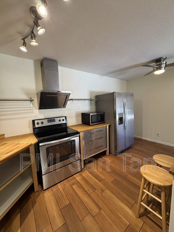 Building Photo - 5525 E Thomas Rd