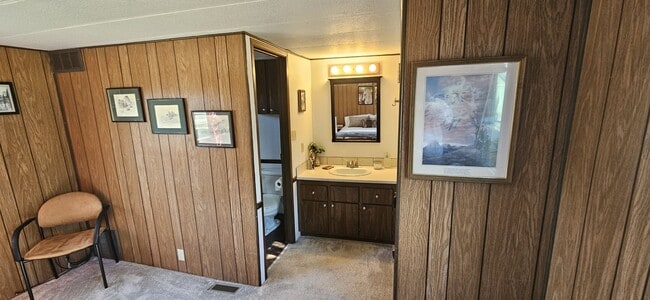 Building Photo - 7 Bert Rd