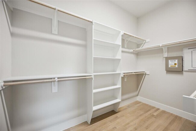 Building Photo - 5314 Suez St