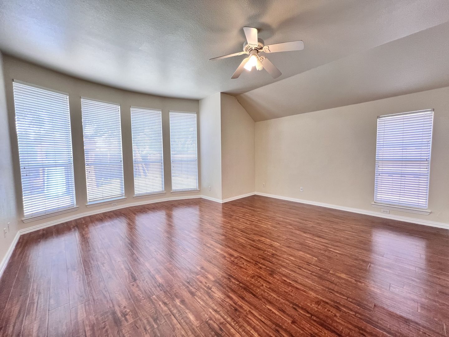Building Photo - 2902 Cedar Wood Dr