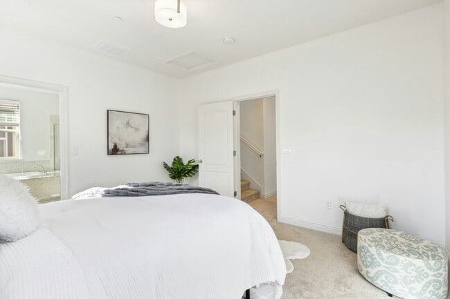 Building Photo - 3069 Vittoria Loop