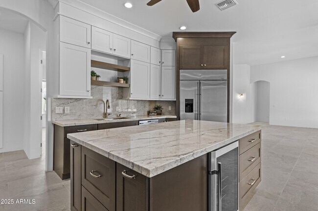 Building Photo - 2617 W Desert Hills Dr