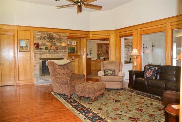 Building Photo - 2713 N Spring Dr