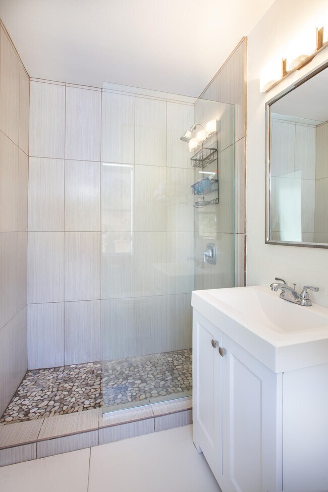 Building Photo - 2007 E Andreas Rd