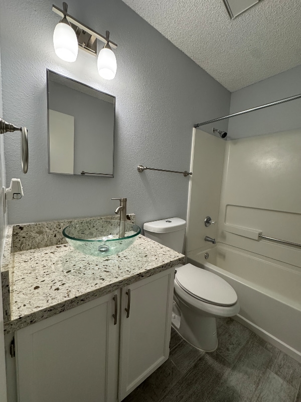 Building Photo - 15719 Persimmon Hill Dr