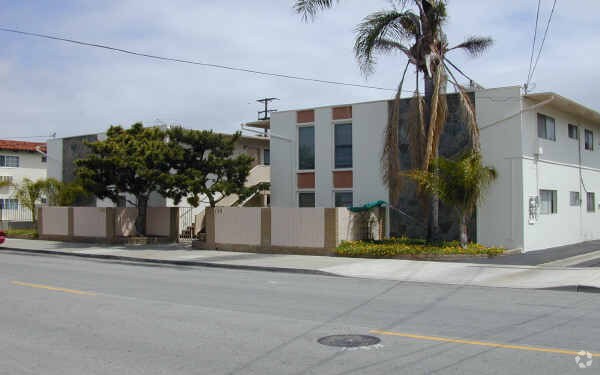 Building Photo - Pride of Ownership - East Costa Mesa