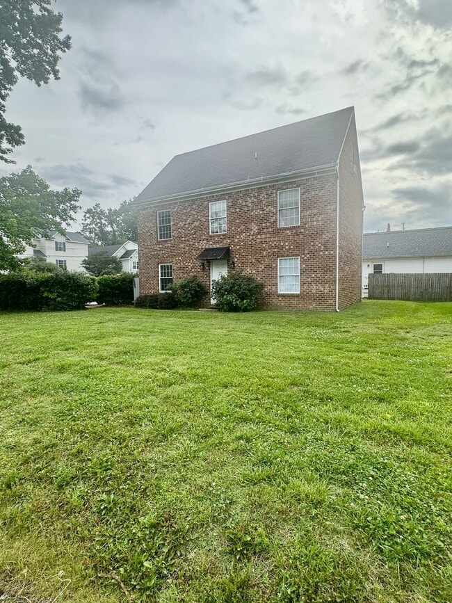 Primary Photo - 1606 Parks Ave
