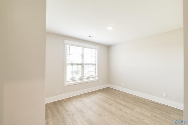 Building Photo - 117 Harper Ln