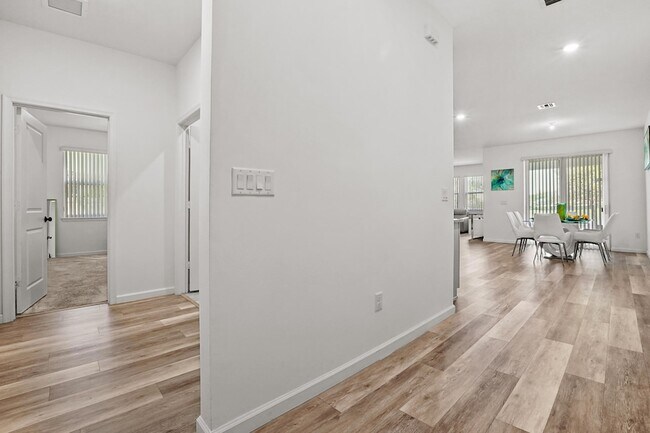 Building Photo - 1826 Lake Cove Dr