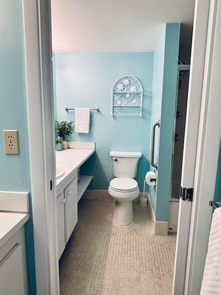 Building Photo - 1805 Fairview Villas Dr