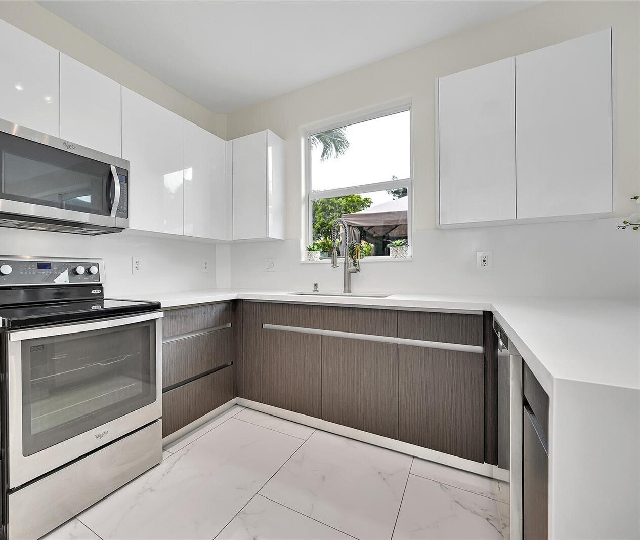 Building Photo - 10253 NW 32nd Ter