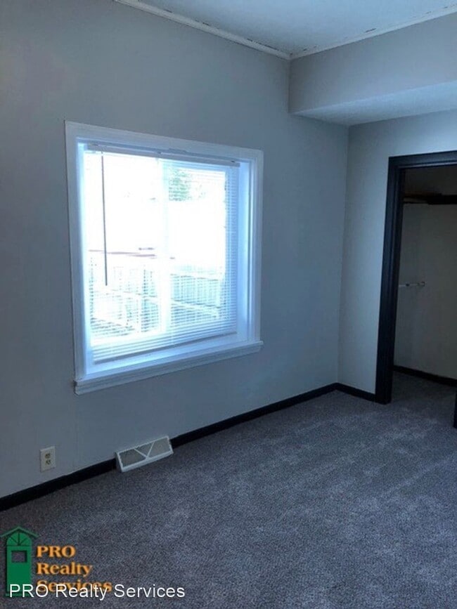 Building Photo - 2 br, 1 bath House - 727 Geranium Ave E