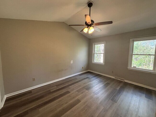 Building Photo - 2404 Quail Hollow Ct