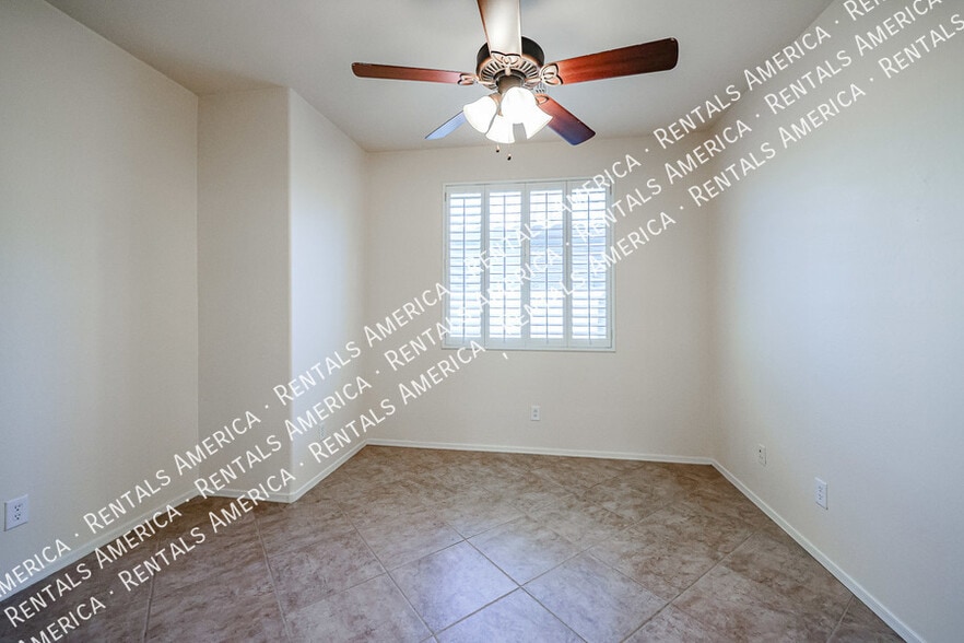 Building Photo - 4325 W Powell Dr