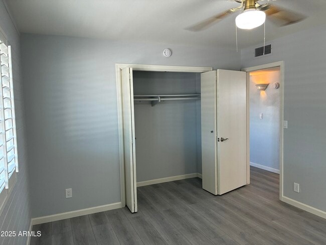 Building Photo - 10530 W Hope Dr