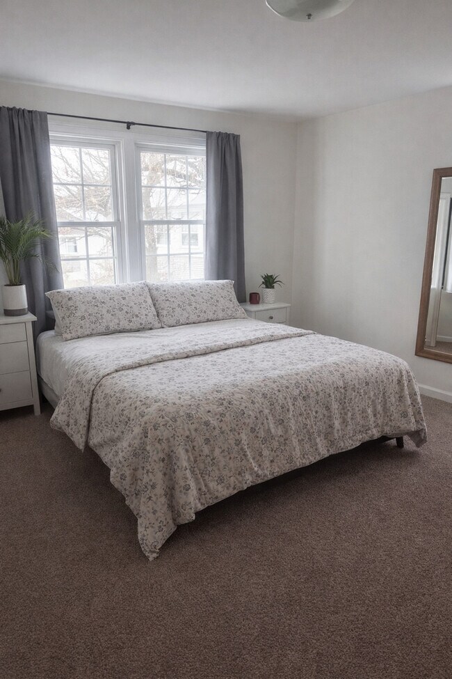 Building Photo - 580 Ivy Ct