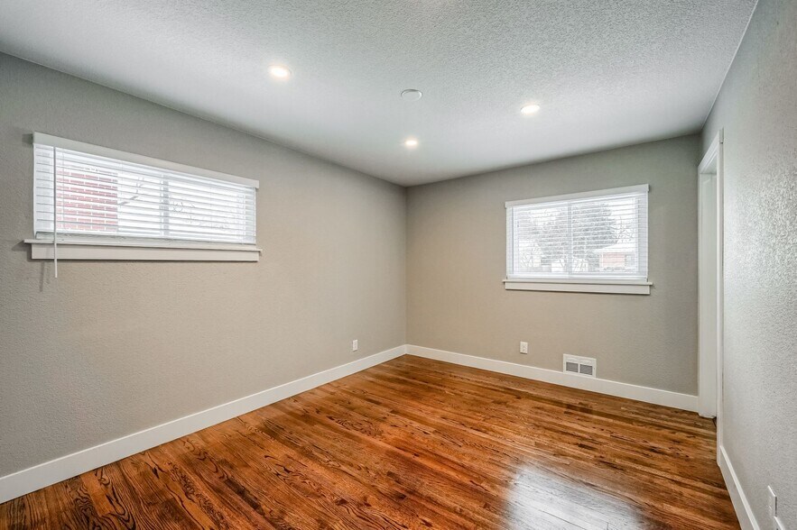 Building Photo - 6358 Brooks Dr