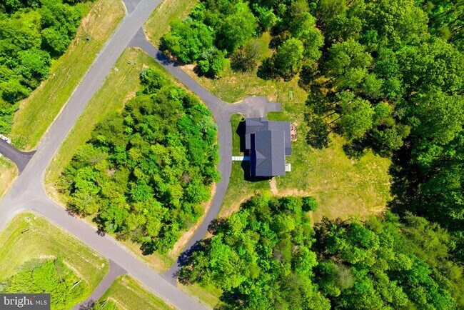 Building Photo - 301 Kingdom Dr