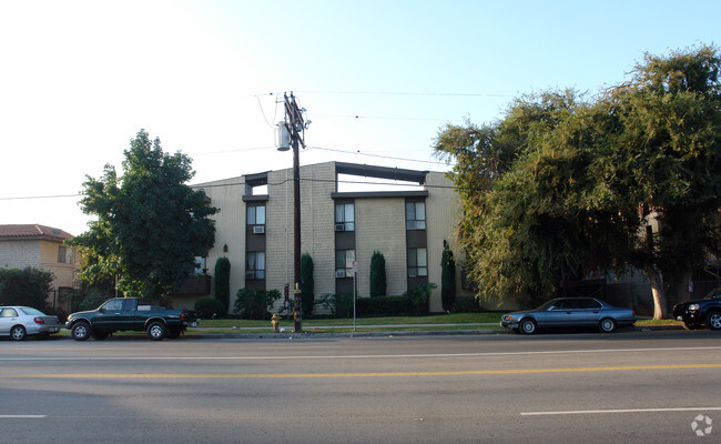 Building Photo - 14240 Burbank Blvd