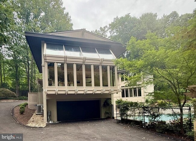 Building Photo - 1325 Darnall Dr