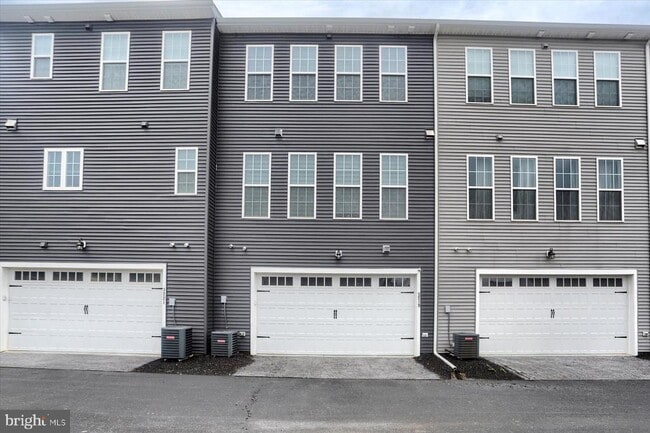 Building Photo - 3219 Wayland Rd