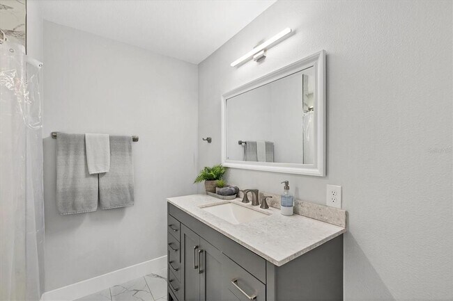 Building Photo - 12025 Saragossa Ln