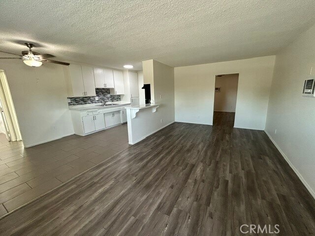 Building Photo - 685 E Vista Chino