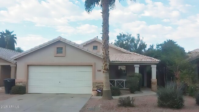 Primary Photo - 1424 E Binner Dr