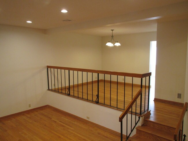 Building Photo - 452 W Huntington Dr