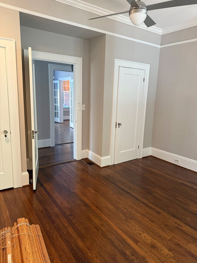 Building Photo - 719 Elmont Dr