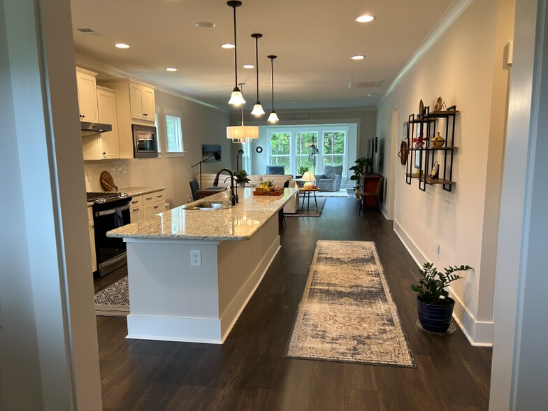 Building Photo - 732 Craddock Dr