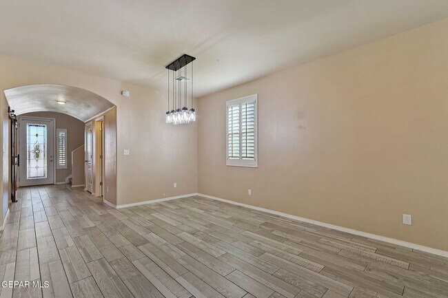 Building Photo - 3921 Desert Dunes Dr