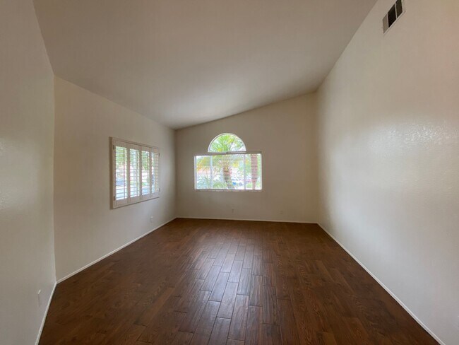 Building Photo - Spacious 3 Bedroom, 2 Bath located in Treasures of Caste Creek Community!