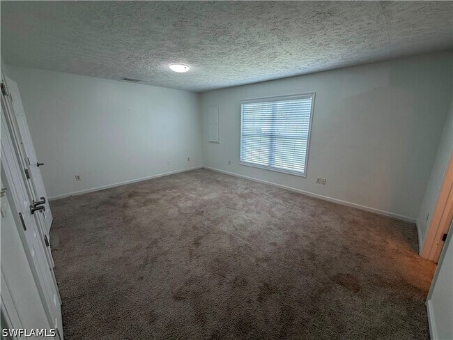 Building Photo - 250 Leawood Cir