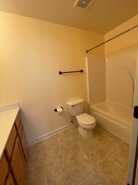 Bath 2 - 2364 Zermatt Ave