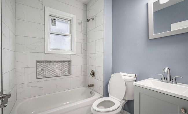 Building Photo - 402 Morse Ave