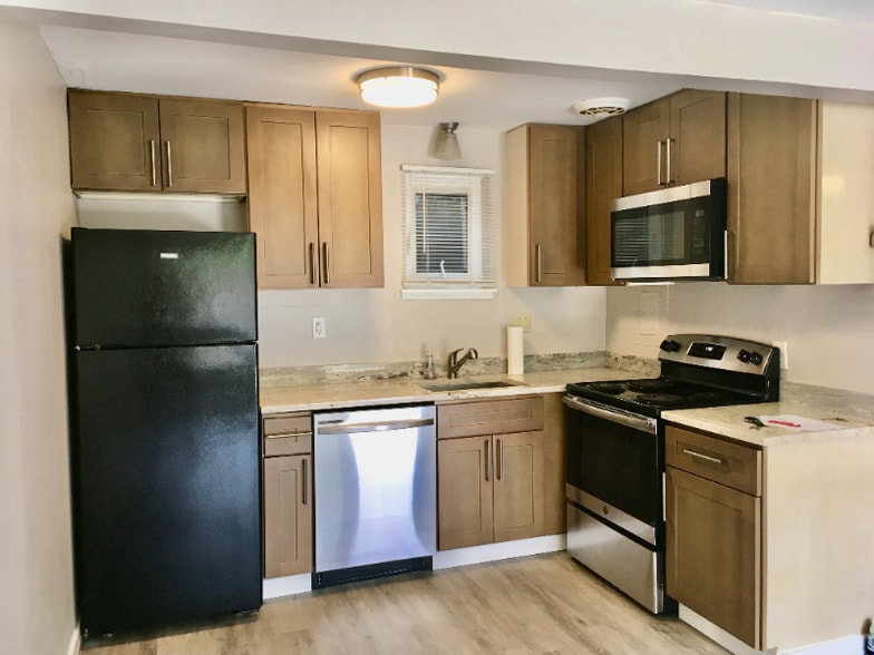 Building Photo - 1215 Queen Anne Ave N