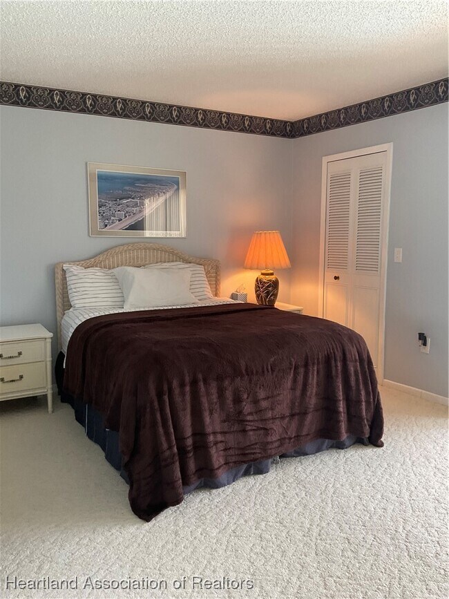 Building Photo - 3641 Edgewater Dr