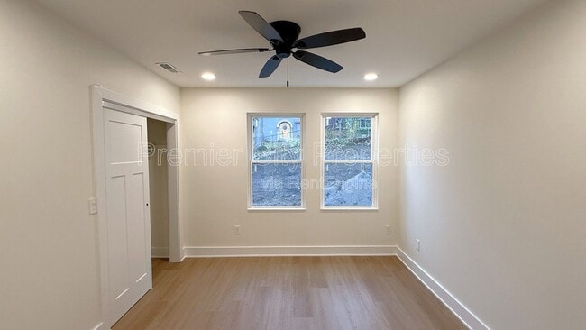 Building Photo - 240 Mcgregor Ave