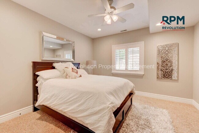 Building Photo - "Spacious Elegance: Stunning 6-Bedroom Ret...