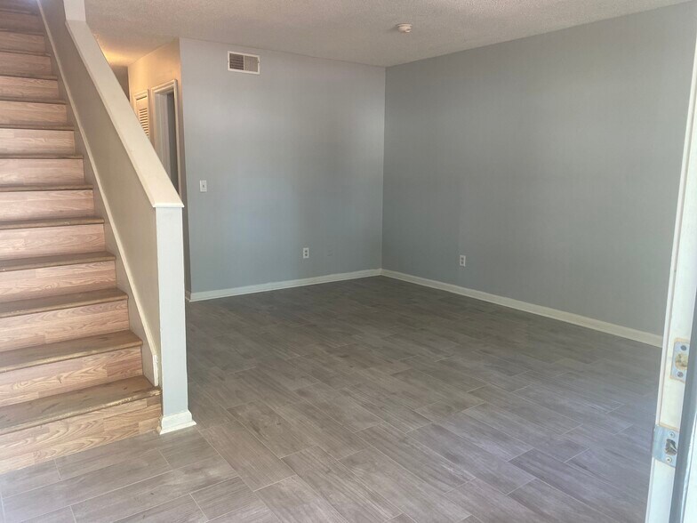 Building Photo - 286 Fleming Rd