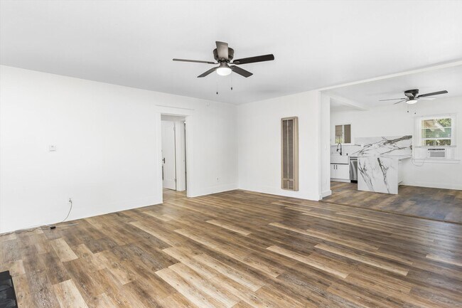 Building Photo - Remodeled Front House in Mentone