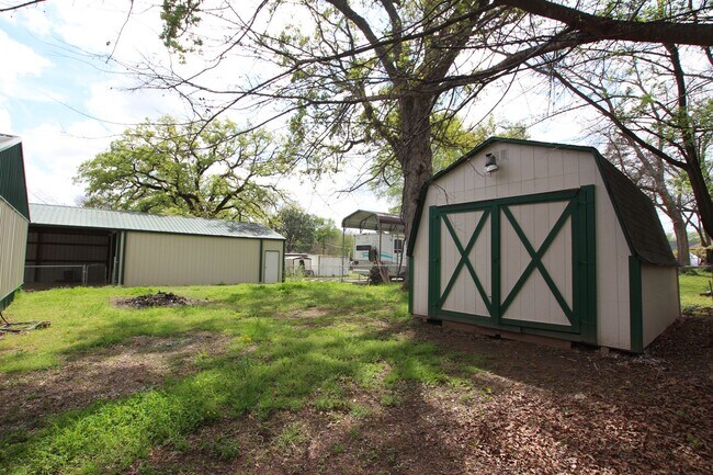 Building Photo - Coming Soon! 3 Bedroom 2 Bath in Bullard! Large Shop!