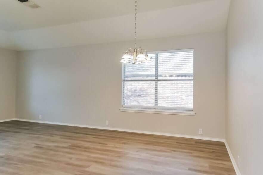 Building Photo - 4004 Sonoma Dr