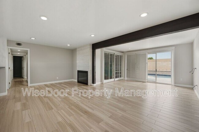 Building Photo - 387 E Nubia St