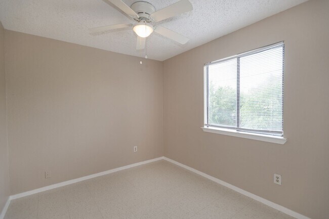 Building Photo - 6723 Lancret Hill Dr