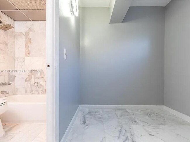 Building Photo - 1545 Euclid Ave