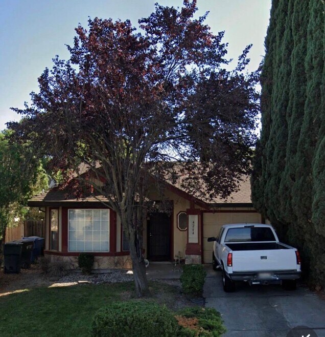 Building Photo - 4264 Chinquapin Way